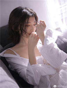 潜入女儿的房间